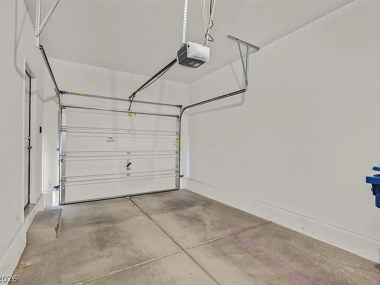 9599 Vega Carpio Ave — Photo 20
