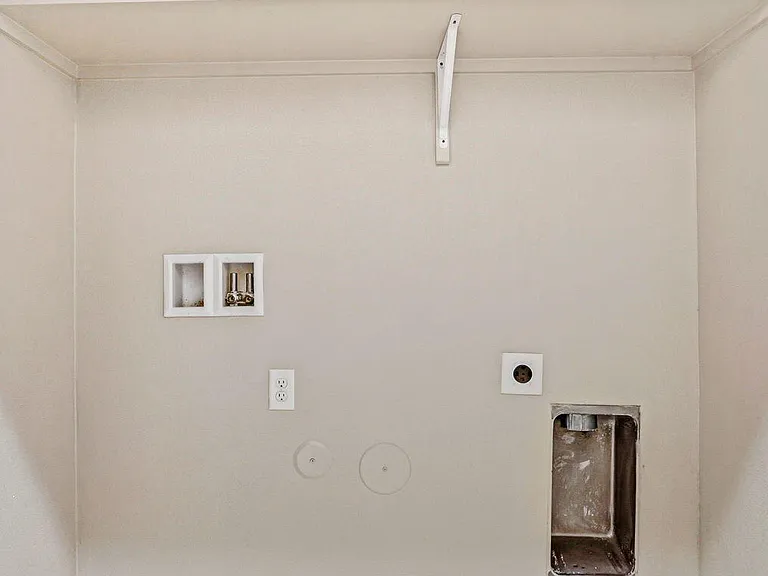 714 Hc Gilbert Minjares Dr #A — Photo 8