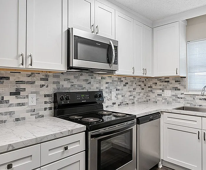 Explore this chic and modern kitchen, where style meets functionality.