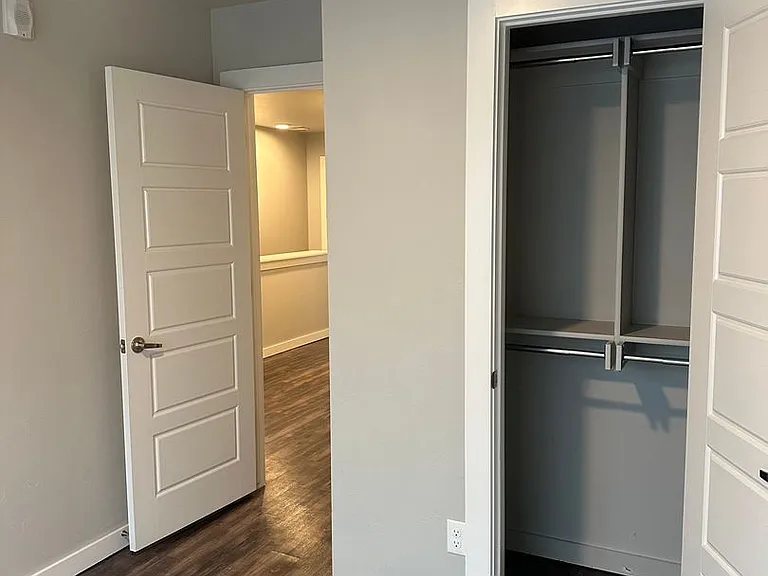 750 SW 14th St — Photo 25