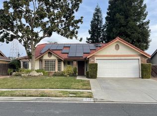 327 McKelvy Ave, Clovis, CA 93611