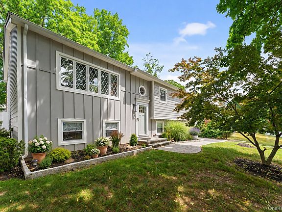 4th image of 575 Babbling Brook Lane