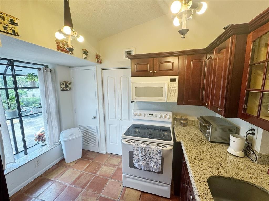 715 Gardens Drive #203, photo 4