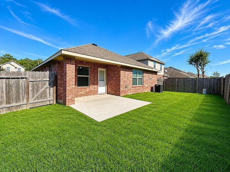 10426 Whisper Bluff Dr — Photo 18