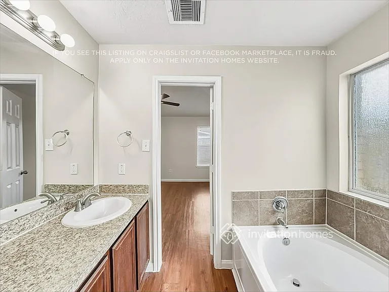 4026 Hawthorn Arbor Ct — Photo 12