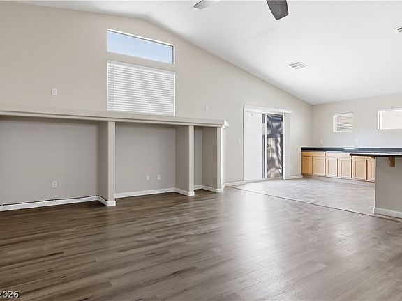 4th image of 1208 E El Campo Grande Ave