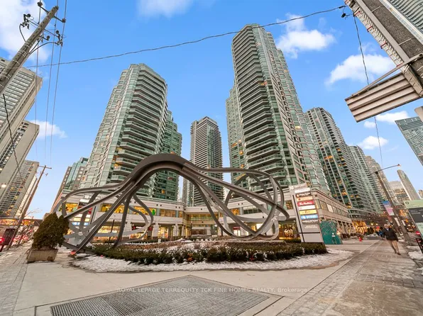 10 Yonge St #2604, Toronto, ON M5E 1R4