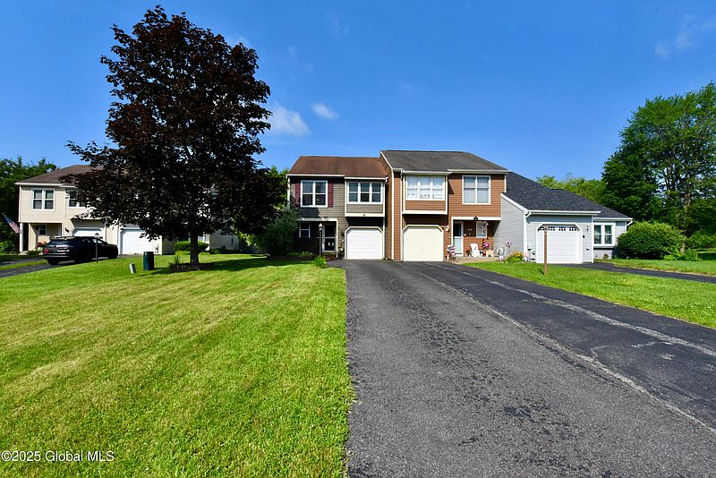 3rd image of 6 Lexington Court