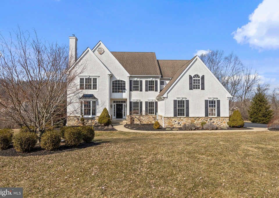 1st image of 121 Woodridge Dr