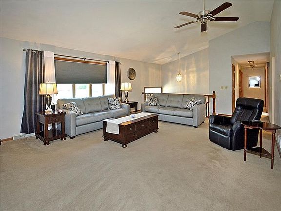 5th image of 20 Country Farm Ln