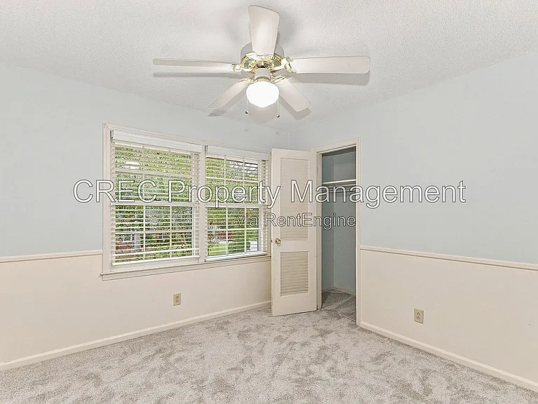 321 Shaftesbury Ln — Photo 17