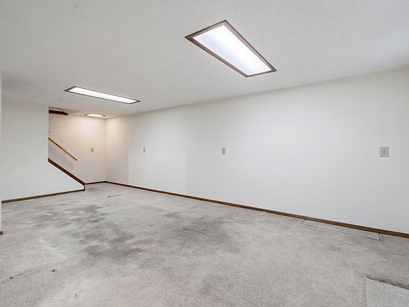 5th image of 1242 Truman Pl