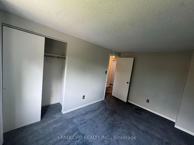 833 Laurier Ave — Photo 32
