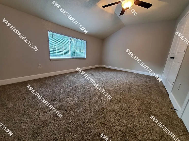 8318 N Spruce Ave — Photo 6