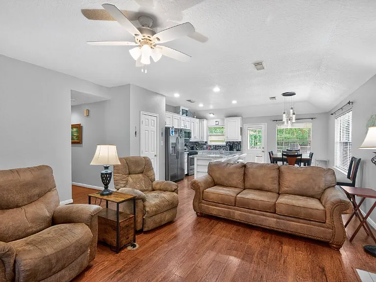 1017 Pin Oak Dr — Photo 5