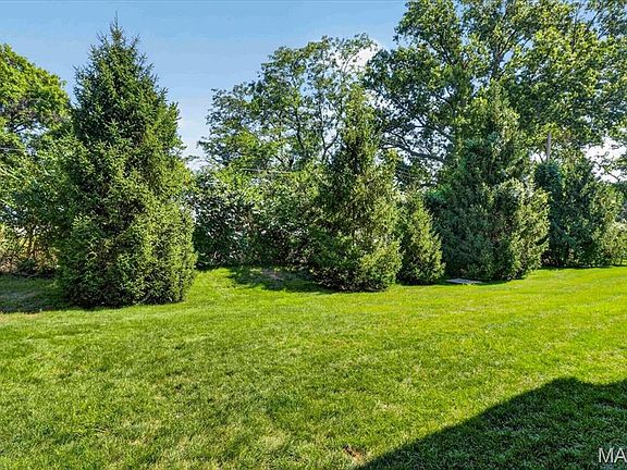 5th image of 8931 Hilltop Manor Dr