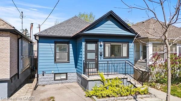 1st image of 33 Huxley Ave N