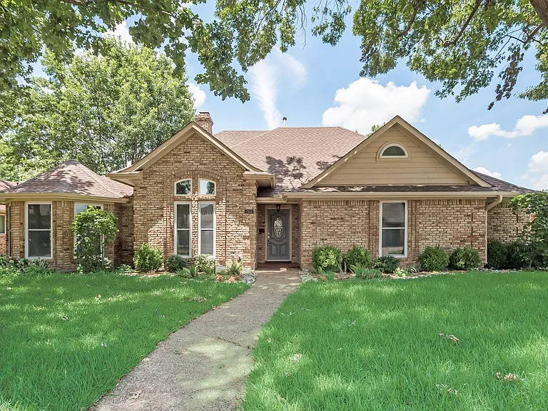 212 Steamboat Dr — Photo 4