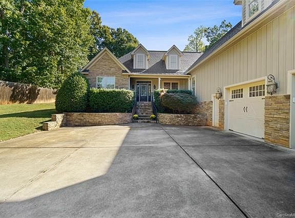 2nd image of 129 Palmetto Dr