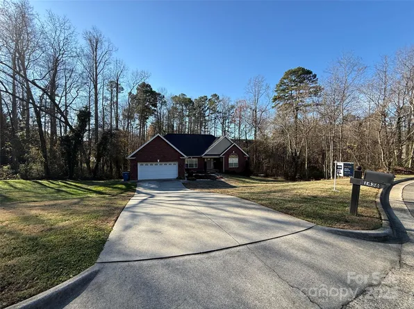 1436 20th Avenue Pl NE, Hickory, NC 28601