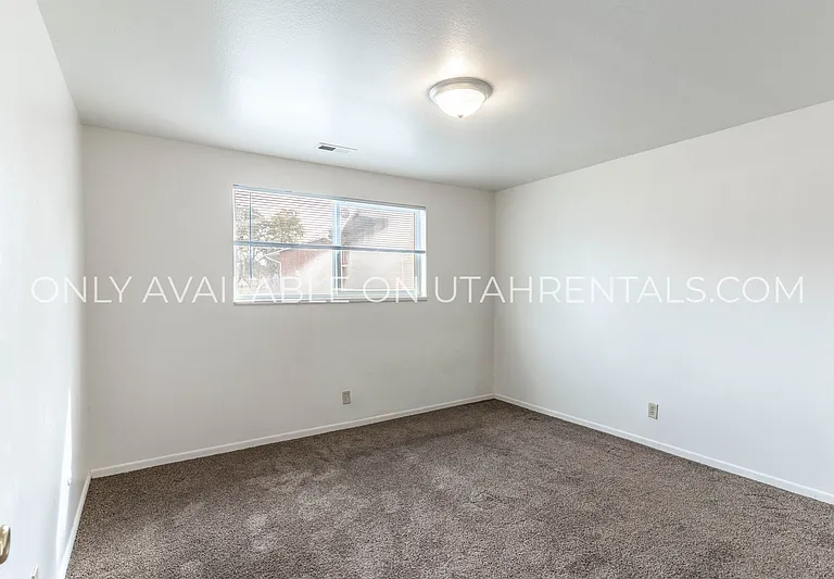 1036 S Virginia Cir — Photo 6