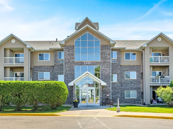 1321 Lake Dr W APT 318, Chanhassen, MN 55317