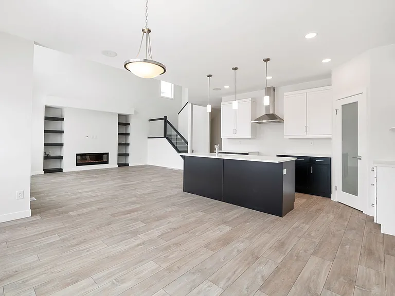 343 Yellow Moon Cres — Photo 1