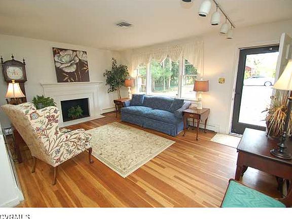 2nd image of 5610 Wythe Ave