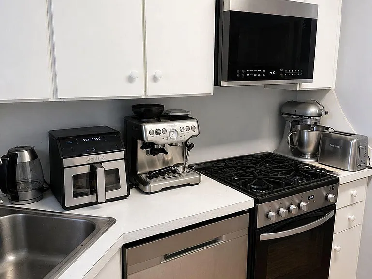 45 Cedar Ave #B — Photo 3