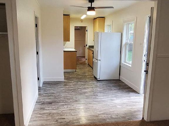 2nd image of 207 W Humphrey St #2
