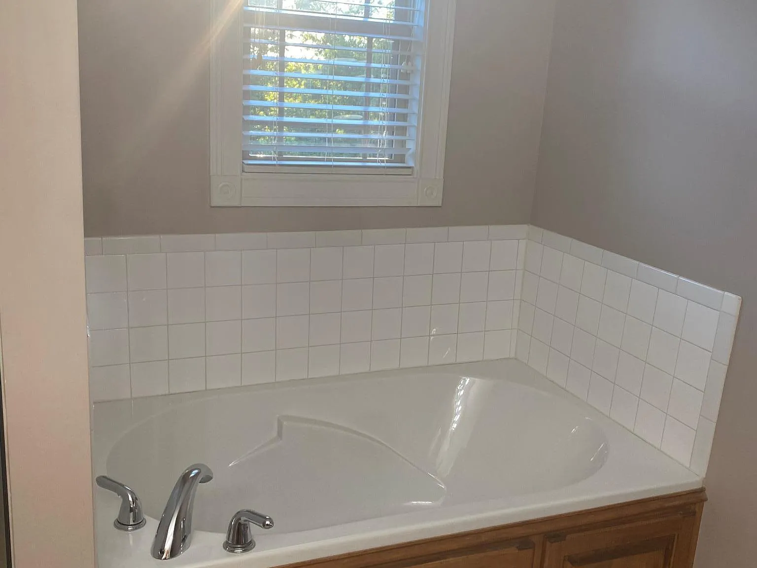 577 Hampton Way — Photo 4