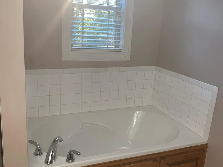577 Hampton Way — Photo 4