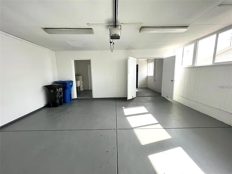 912 La Jolla Ave — Photo 34