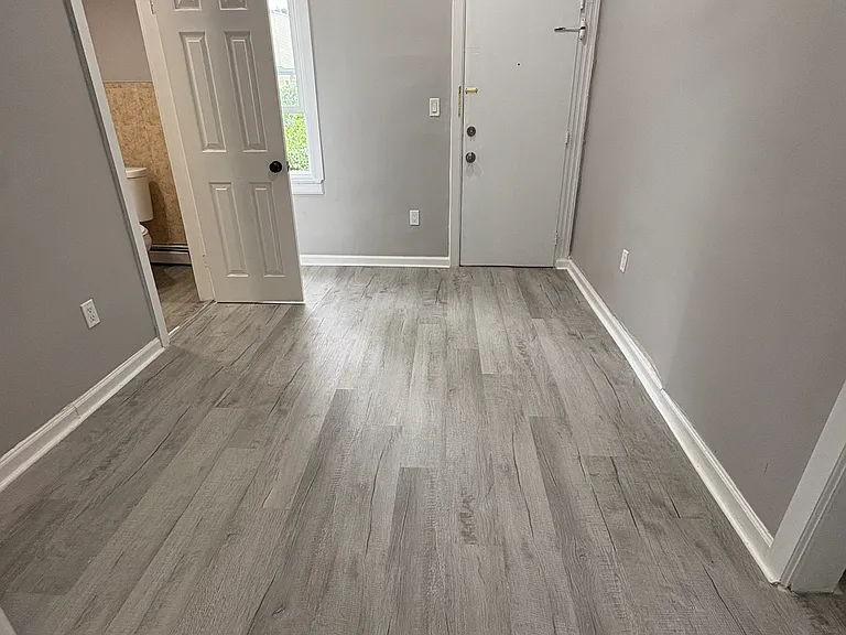 125-127 Redwood Ave #22 — Photo 5