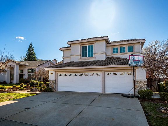 3rd image of 588 Fisher Cir