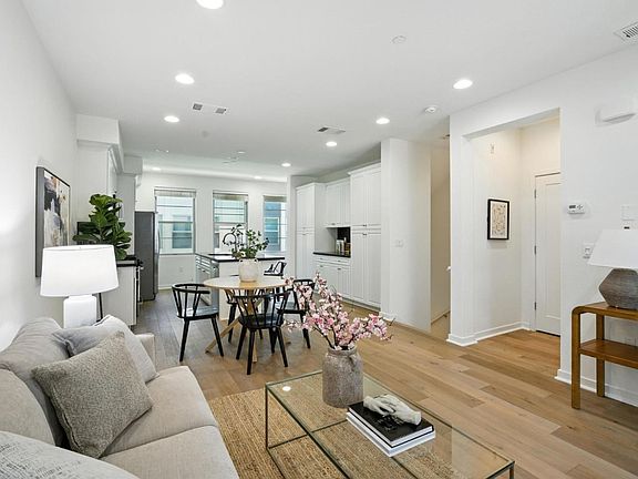 3rd image of 978 Cassia Pl