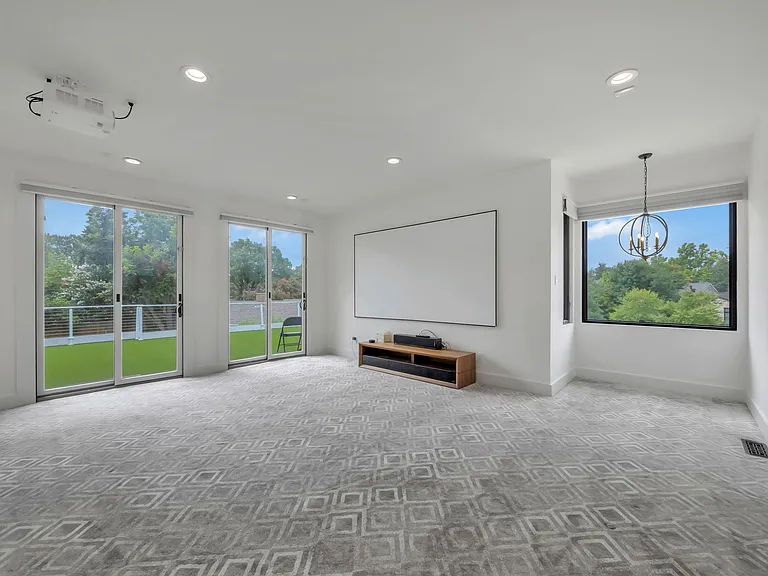 11248 Jamestown Rd — Photo 36