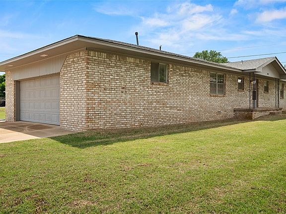 2nd image of 808 Mimosa Dr