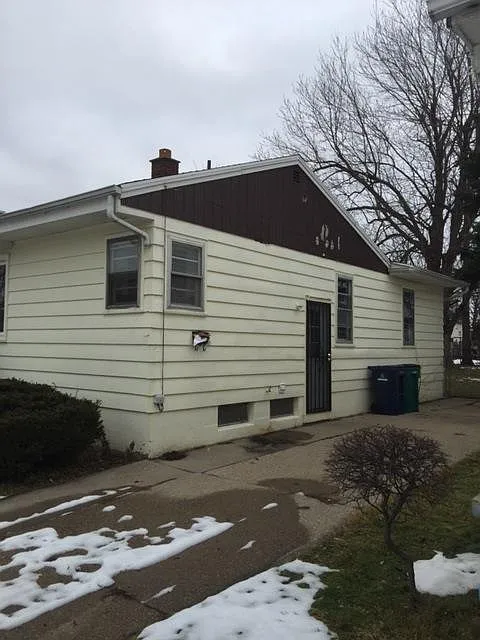 151 Roma Ave photo 1
