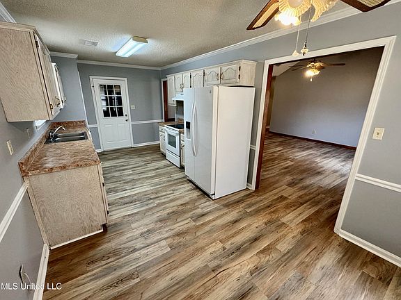 5th image of 6671 Valerie Dr