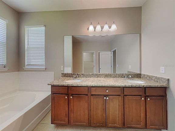 5th image of 2717 Walden Woods Dr