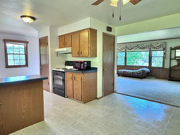 4th image of 604 Hawthorn St