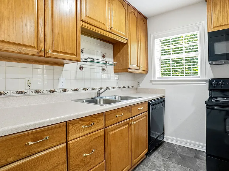 1013 Irion Dr — Photo 7