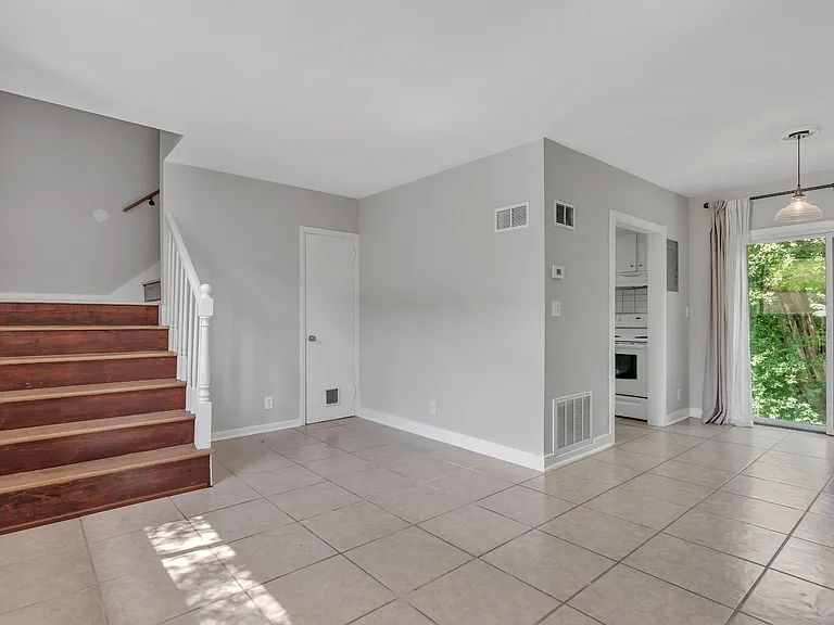 622 Ermac Dr #A — Photo 2
