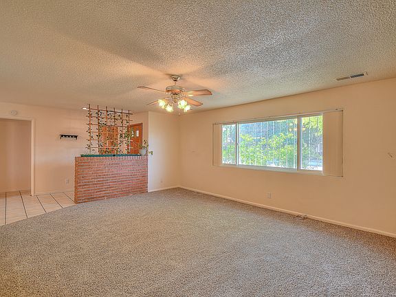 5th image of 4109 Constance Pl NE