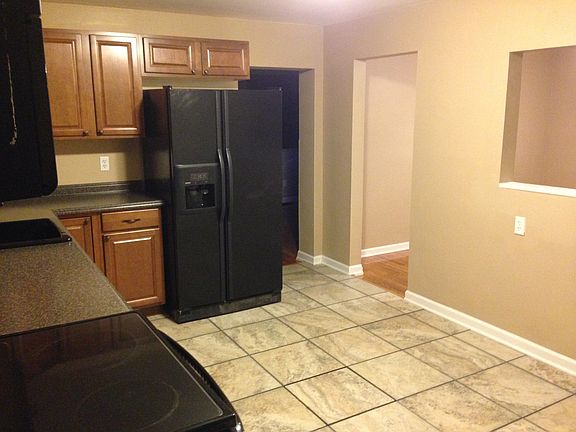 3rd image of 2832 Coral Dr