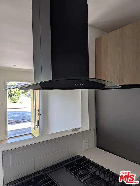 1 bed, 1.0 bath, 5852 sqft, $2,650 — Photo 4