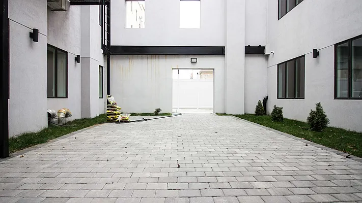 Rented by Nooklyn NYC LLC | media 7