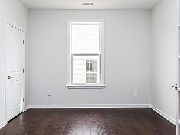 5th image of 618 Courtship Cove Dr