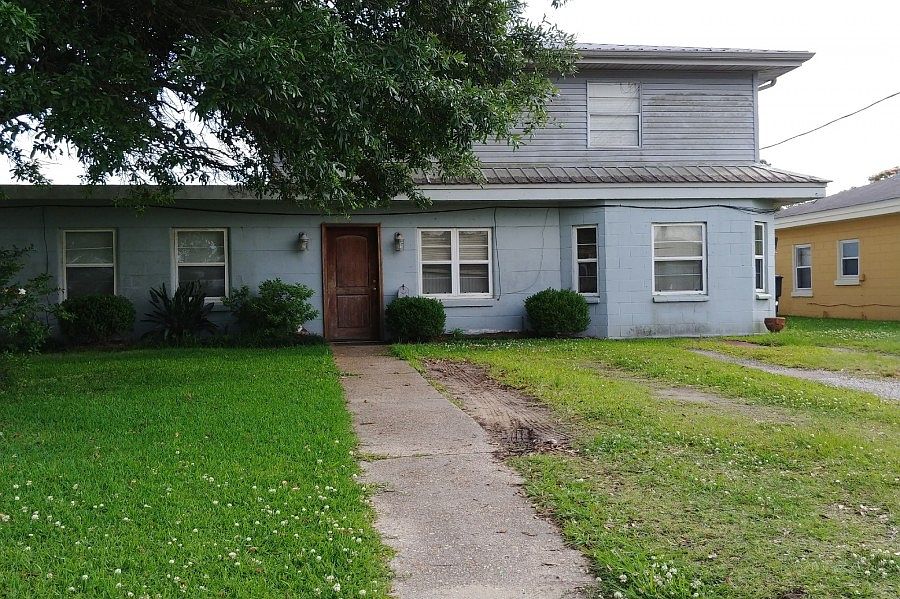 1st image of 105 Zeta St